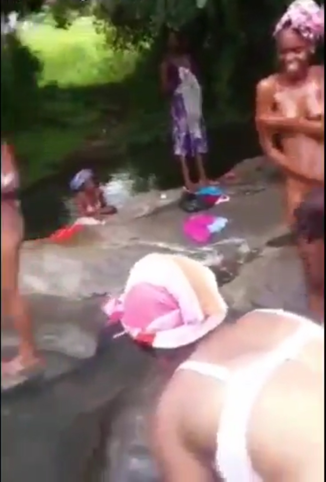 My b*east no fall like your own - Two Nigerian ladies fight over whose  boobs are better